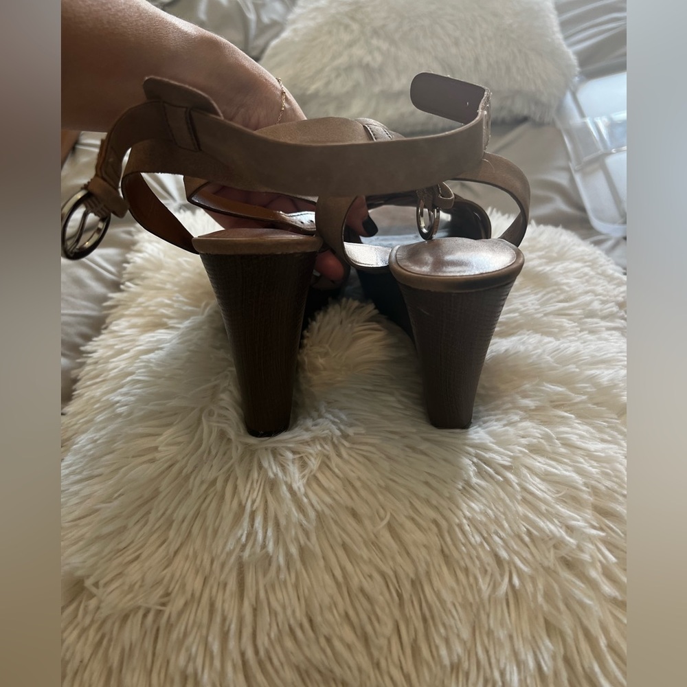Women's Indigo Rd. Kady Wood Wedge ankel Sandal Heel - Picture 4 of 4
